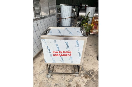 THÙNG ĐÁ INOX 304 CÓ CHÂN SẢN XUẤT TẠI XƯỞNG, GIA CÔNG TỈ MỈ, PHÙ HỢP LƯU TRỮ ĐÁ CẢ NGÀY 
